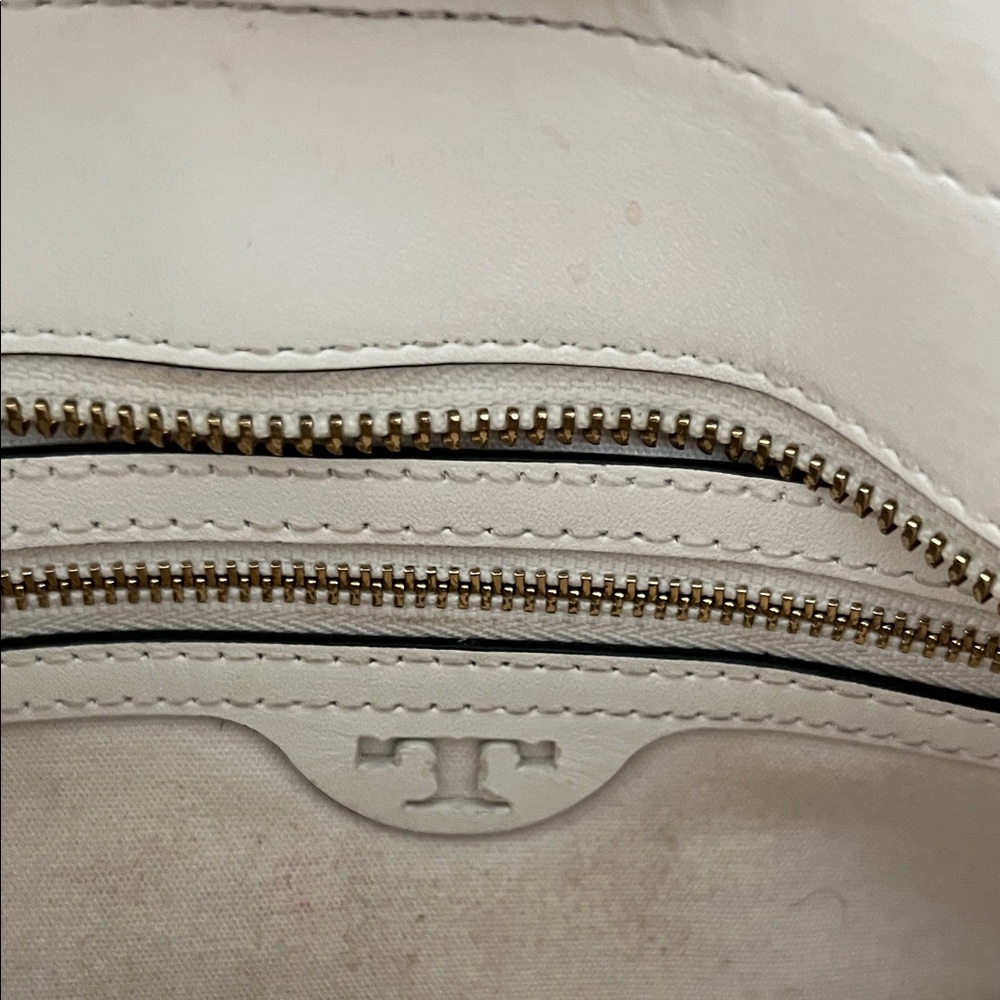 Tory Burch Cream Crossbody Bag with Gold Accent - Picture 7 of 12